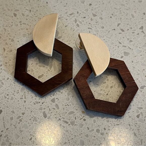 Wood Grain Pattern Hollow Geometric Circle Earrings - Picture 2 of 6